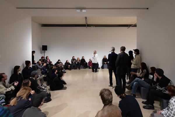 H13 2025: Stina Fors "Answer me, Pythia" (Kunstraum Niederösterreich, 21.11.2025) Foto: eSeL.at - Lorenz Seidler