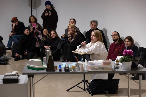H13 2025: Stina Fors "Answer me, Pythia" (Kunstraum Niederösterreich, 21.11.2025) Foto: eSeL.at - Lorenz Seidler