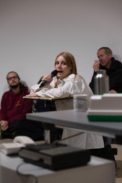 H13 2025: Stina Fors "Answer me, Pythia" (Kunstraum Niederösterreich, 21.11.2025) Foto: eSeL.at - Lorenz Seidler