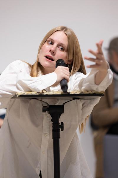H13 2025: Stina Fors "Answer me, Pythia" (Kunstraum Niederösterreich, 21.11.2025) Foto: eSeL.at - Lorenz Seidler