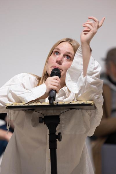 H13 2025: Stina Fors "Answer me, Pythia" (Kunstraum Niederösterreich, 21.11.2025) Foto: eSeL.at - Lorenz Seidler