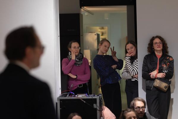 H13 2025: Stina Fors "Answer me, Pythia" (Kunstraum Niederösterreich, 21.11.2025) Foto: eSeL.at - Lorenz Seidler