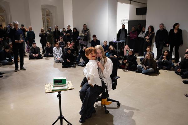 H13 2025: Stina Fors "Answer me, Pythia" (Kunstraum Niederösterreich, 21.11.2025) Foto: eSeL.at - Lorenz Seidler