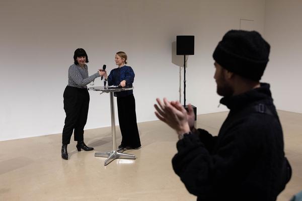 H13 2025: Stina Fors "Answer me, Pythia" (Kunstraum Niederösterreich, 21.11.2025) Foto: eSeL.at - Lorenz Seidler