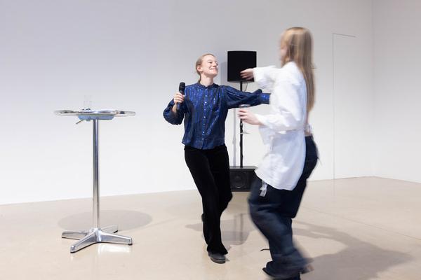 H13 2025: Stina Fors "Answer me, Pythia" (Kunstraum Niederösterreich, 21.11.2025) Foto: eSeL.at - Lorenz Seidler