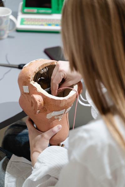 Stina Fors  &quot;Answer Me, Pythia&quot; (Kunstraum Niederösterreich, 02.12.2025) Foto: eSeL.at - Robert Puteanu