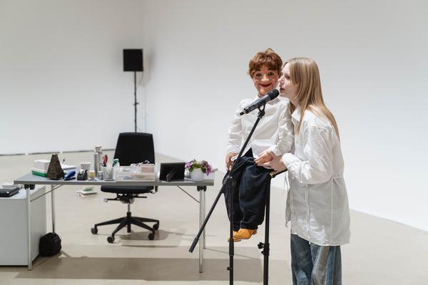 Stina Fors  &quot;Answer Me, Pythia&quot; (Kunstraum Niederösterreich, 02.12.2025) Foto: eSeL.at - Robert Puteanu