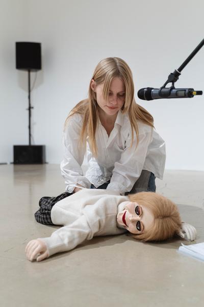 Stina Fors  &quot;Answer Me, Pythia&quot; (Kunstraum Niederösterreich, 02.12.2025) Foto: eSeL.at - Robert Puteanu