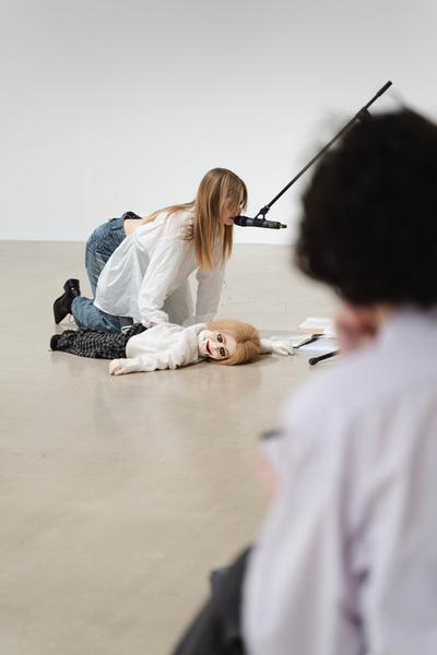 Stina Fors  &quot;Answer Me, Pythia&quot; (Kunstraum Niederösterreich, 02.12.2025) Foto: eSeL.at - Robert Puteanu