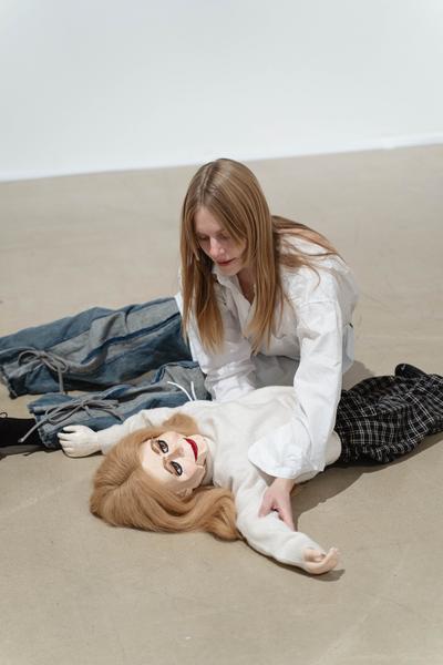 Stina Fors  &quot;Answer Me, Pythia&quot; (Kunstraum Niederösterreich, 02.12.2025) Foto: eSeL.at - Robert Puteanu