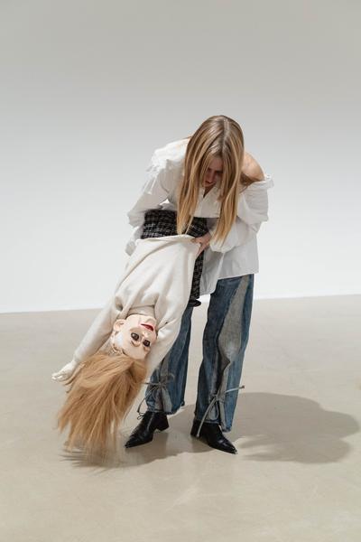 Stina Fors  &quot;Answer Me, Pythia&quot; (Kunstraum Niederösterreich, 02.12.2025) Foto: eSeL.at - Robert Puteanu