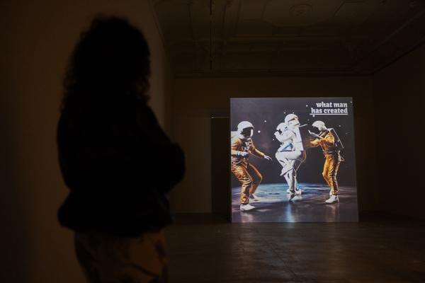 Hanakam &amp; Schuller &quot;Cosmic Commissioner&quot; (Galerie Krinzinger, 7.11. - 19.11.2025) Foto: eSeL.at - Lorenz Seidler