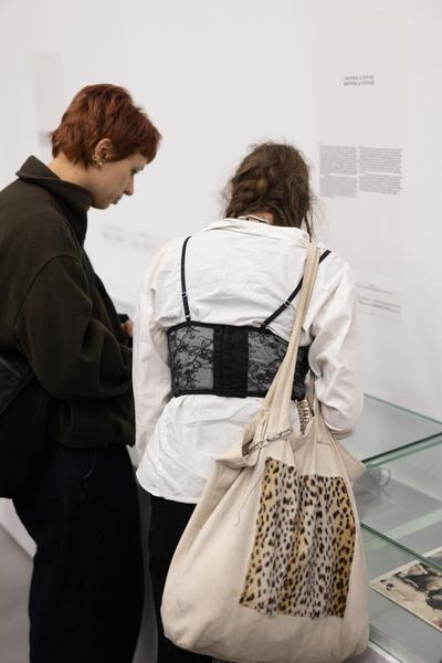 Helmut Lang "Séance de travail 1986–2005" (MAK, 10.12.2025 - 3.5.2026) Foto: eSeL.at - Lorenz Seidler