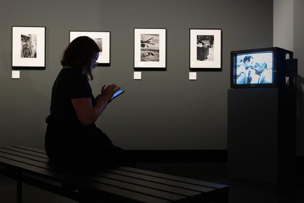 Henri Cartier-Bresson &quot;Watch! Watch! Watch!&quot; (Fotoarsenal Wien, 28.6. - 21.9.2025) Foto: eSeL.at - Lorenz Seidler