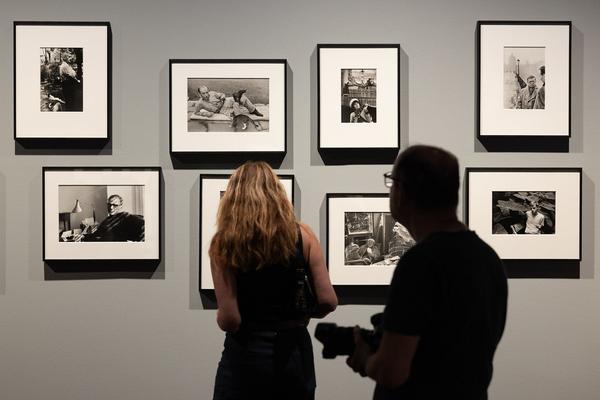Henri Cartier-Bresson &quot;Watch! Watch! Watch!&quot; (Fotoarsenal Wien, 28.6. - 21.9.2025) Foto: eSeL.at - Lorenz Seidler