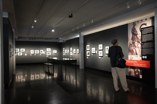 Henri Cartier-Bresson &quot;Watch! Watch! Watch!&quot; (Fotoarsenal Wien, 28.6. - 21.9.2025) Foto: eSeL.at - Lorenz Seidler