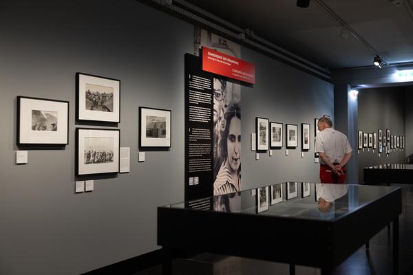 Henri Cartier-Bresson &quot;Watch! Watch! Watch!&quot; (Fotoarsenal Wien, 28.6. - 21.9.2025) Foto: eSeL.at - Lorenz Seidler
