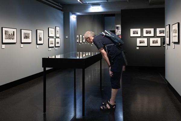 Henri Cartier-Bresson &quot;Watch! Watch! Watch!&quot; (Fotoarsenal Wien, 28.6. - 21.9.2025) Foto: eSeL.at - Lorenz Seidler