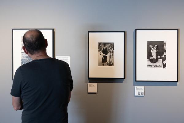 Henri Cartier-Bresson &quot;Watch! Watch! Watch!&quot; (Fotoarsenal Wien, 28.6. - 21.9.2025) Foto: eSeL.at - Lorenz Seidler