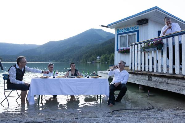 Viertelfestival: Wortwerft "beendet. Hermann geht die Wortwerft baden" (Erlaufsee, 21.6.2025) Foto: eSeL.at - Lorenz Seidler