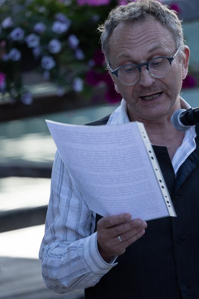 Viertelfestival: Wortwerft "beendet. Hermann geht die Wortwerft baden" (Erlaufsee, 21.6.2025) Foto: eSeL.at - Lorenz Seidler