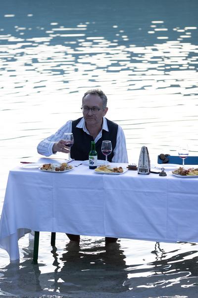 Viertelfestival: Wortwerft "beendet. Hermann geht die Wortwerft baden" (Erlaufsee, 21.6.2025) Foto: eSeL.at - Lorenz Seidler