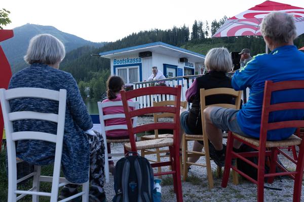 Viertelfestival: Wortwerft "beendet. Hermann geht die Wortwerft baden" (Erlaufsee, 21.6.2025) Foto: eSeL.at - Lorenz Seidler