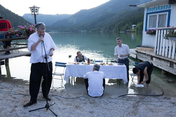Viertelfestival: Wortwerft "beendet. Hermann geht die Wortwerft baden" (Erlaufsee, 21.6.2025) Foto: eSeL.at - Lorenz Seidler