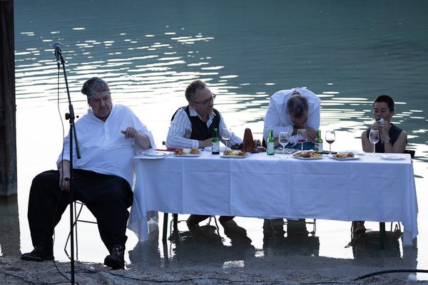 Viertelfestival: Wortwerft "beendet. Hermann geht die Wortwerft baden" (Erlaufsee, 21.6.2025) Foto: eSeL.at - Lorenz Seidler