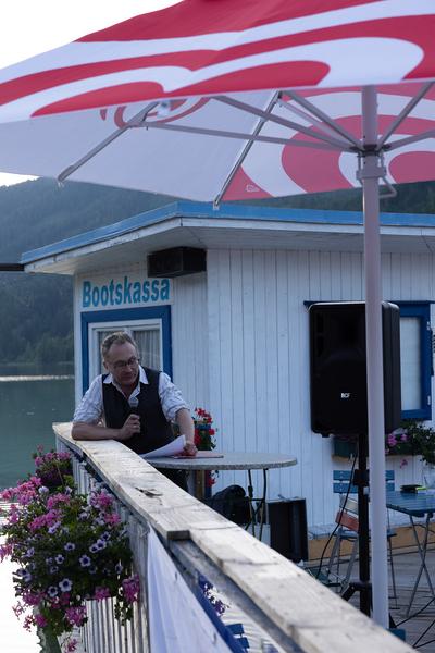 Viertelfestival: Wortwerft "beendet. Hermann geht die Wortwerft baden" (Erlaufsee, 21.6.2025) Foto: eSeL.at - Lorenz Seidler