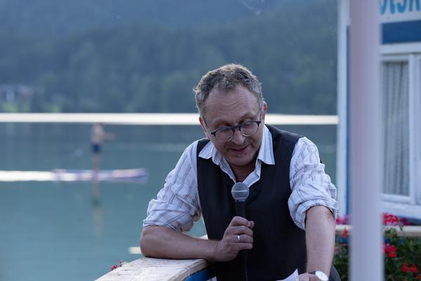 Viertelfestival: Wortwerft "beendet. Hermann geht die Wortwerft baden" (Erlaufsee, 21.6.2025) Foto: eSeL.at - Lorenz Seidler