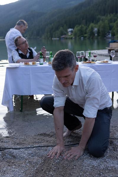 Viertelfestival: Wortwerft "beendet. Hermann geht die Wortwerft baden" (Erlaufsee, 21.6.2025) Foto: eSeL.at - Lorenz Seidler