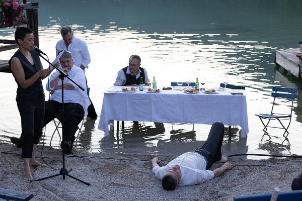 Viertelfestival: Wortwerft "beendet. Hermann geht die Wortwerft baden" (Erlaufsee, 21.6.2025) Foto: eSeL.at - Lorenz Seidler