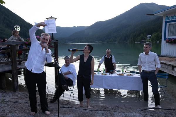 Viertelfestival: Wortwerft "beendet. Hermann geht die Wortwerft baden" (Erlaufsee, 21.6.2025) Foto: eSeL.at - Lorenz Seidler