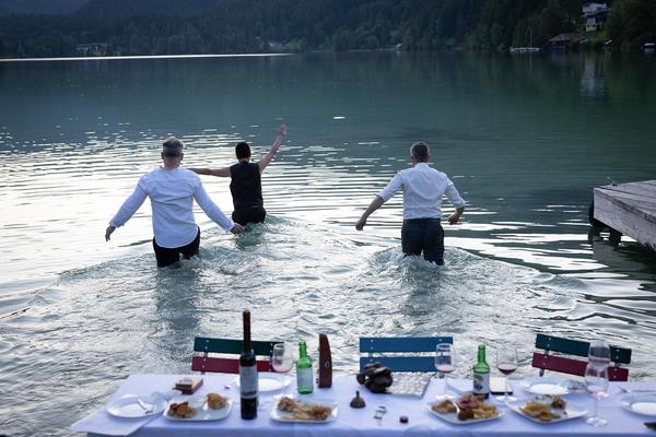 Viertelfestival: Wortwerft "beendet. Hermann geht die Wortwerft baden" (Erlaufsee, 21.6.2025) Foto: eSeL.at - Lorenz Seidler