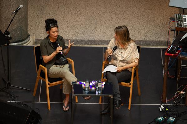 Gespräch Hito Steyerl mit MAK-Kuratorin Bärbl Vischer (MAK Contemporary, 24.6.2025) Foto: eSeL.at - Lorenz Seidler