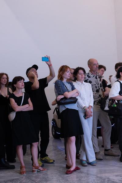 Hito Steyerl "Der Menschheit ist die Kugel bei einem Ohr hinein und beim anderen herausgeflogen" (MAK Contemporary, 25.6.2025 - 11.1.2026) Foto: eSeL.at - Lorenz Seidler