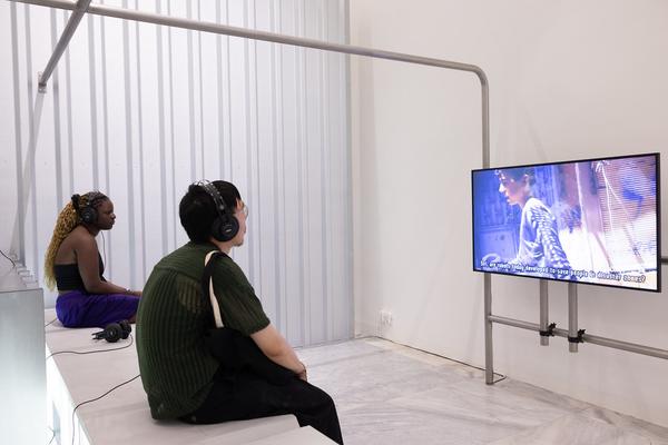 Hito Steyerl "Der Menschheit ist die Kugel bei einem Ohr hinein und beim anderen herausgeflogen" (MAK Contemporary, 25.6.2025 - 11.1.2026) Foto: eSeL.at - Lorenz Seidler