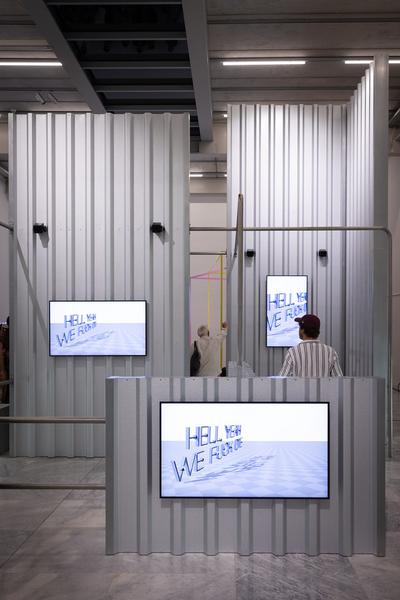 Hito Steyerl "Der Menschheit ist die Kugel bei einem Ohr hinein und beim anderen herausgeflogen" (MAK Contemporary, 25.6.2025 - 11.1.2026) Foto: eSeL.at - Lorenz Seidler