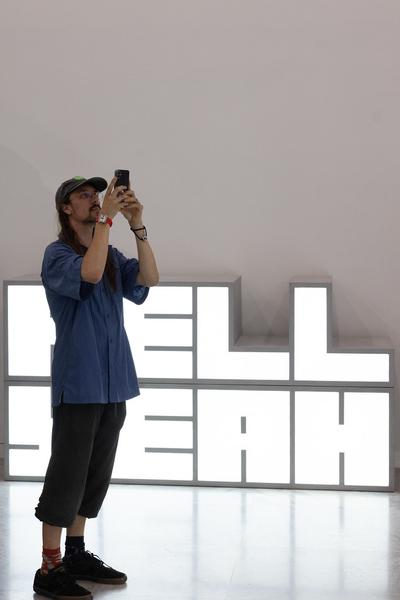 Hito Steyerl "Der Menschheit ist die Kugel bei einem Ohr hinein und beim anderen herausgeflogen" (MAK Contemporary, 25.6.2025 - 11.1.2026) Foto: eSeL.at - Lorenz Seidler