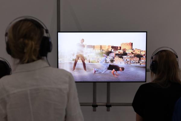 Hito Steyerl "Der Menschheit ist die Kugel bei einem Ohr hinein und beim anderen herausgeflogen" (MAK Contemporary, 25.6.2025 - 11.1.2026) Foto: eSeL.at - Lorenz Seidler