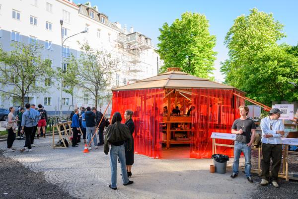 Creatives for Vienna – Making Spaces X Klima Biennale Wien: Wiener Würstelstand (Funkhaus, 25.04.2026) Foto: Wirtschaftsagentur Wien / eSeL.at - Joanna Pianka