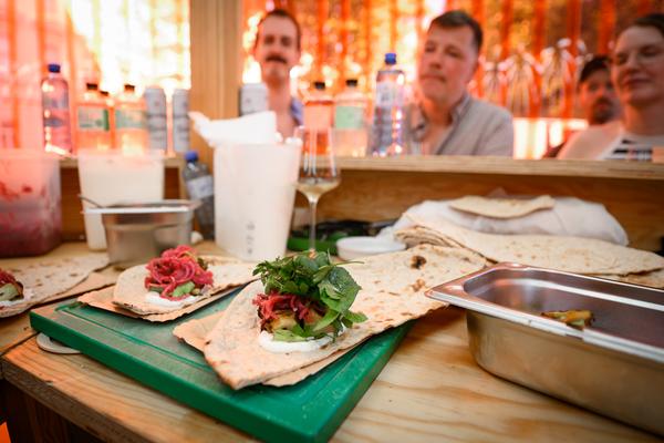 Creatives for Vienna – Making Spaces X Klima Biennale Wien: Wiener Würstelstand (Funkhaus, 25.04.2026) Foto: Wirtschaftsagentur Wien / eSeL.at - Joanna Pianka