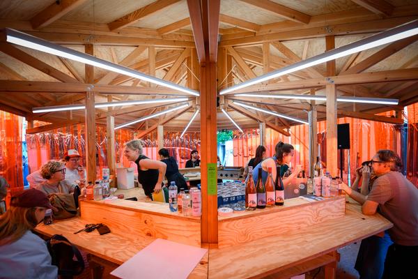 Creatives for Vienna – Making Spaces X Klima Biennale Wien: Wiener Würstelstand (Funkhaus, 25.04.2026) Foto: Wirtschaftsagentur Wien / eSeL.at - Joanna Pianka