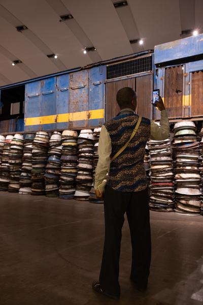 Ibrahim Mahama Zilijifa (Kunsthalle Wien MQ, 9.7.2025–2.11.2025) Foto: eSeL.at - Lorenz Seidler