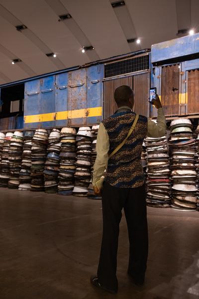 Ibrahim Mahama Zilijifa (Kunsthalle Wien MQ, 9.7.2025–2.11.2025) Foto: eSeL.at - Lorenz Seidler