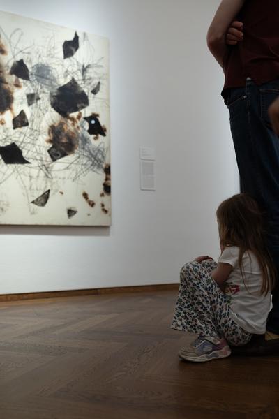 MQ Kinder Kultur Parcours 2026: LEO Familienführung „Premiere! Die Sammlung der Oesterreichischen Nationalbank" (Leopold Museum, 30.5.2026) Foto: eSeL.at - Lorenz Seidler