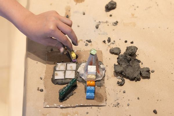 MQ Kinder Kultur Parcours 2026: "Bauen und Basteln mit Alltagsgegenständen" (MQ Freiraum, 30.5.2026) Foto: eSeL.at - Lorenz Seidler