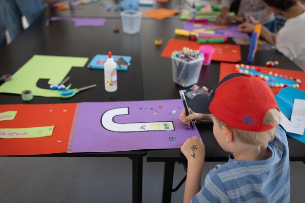MQ Kinder Kultur Parcours 2026: "Typograf:innen von morgen –
gestalte deinen eigenen Buchstaben" (designforum, 30.5.2026) Foto: eSeL.at - Lorenz Seidler