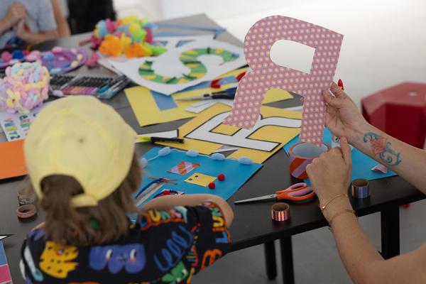 MQ Kinder Kultur Parcours 2026: "Typograf:innen von morgen –
gestalte deinen eigenen Buchstaben" (designforum, 30.5.2026) Foto: eSeL.at - Lorenz Seidler